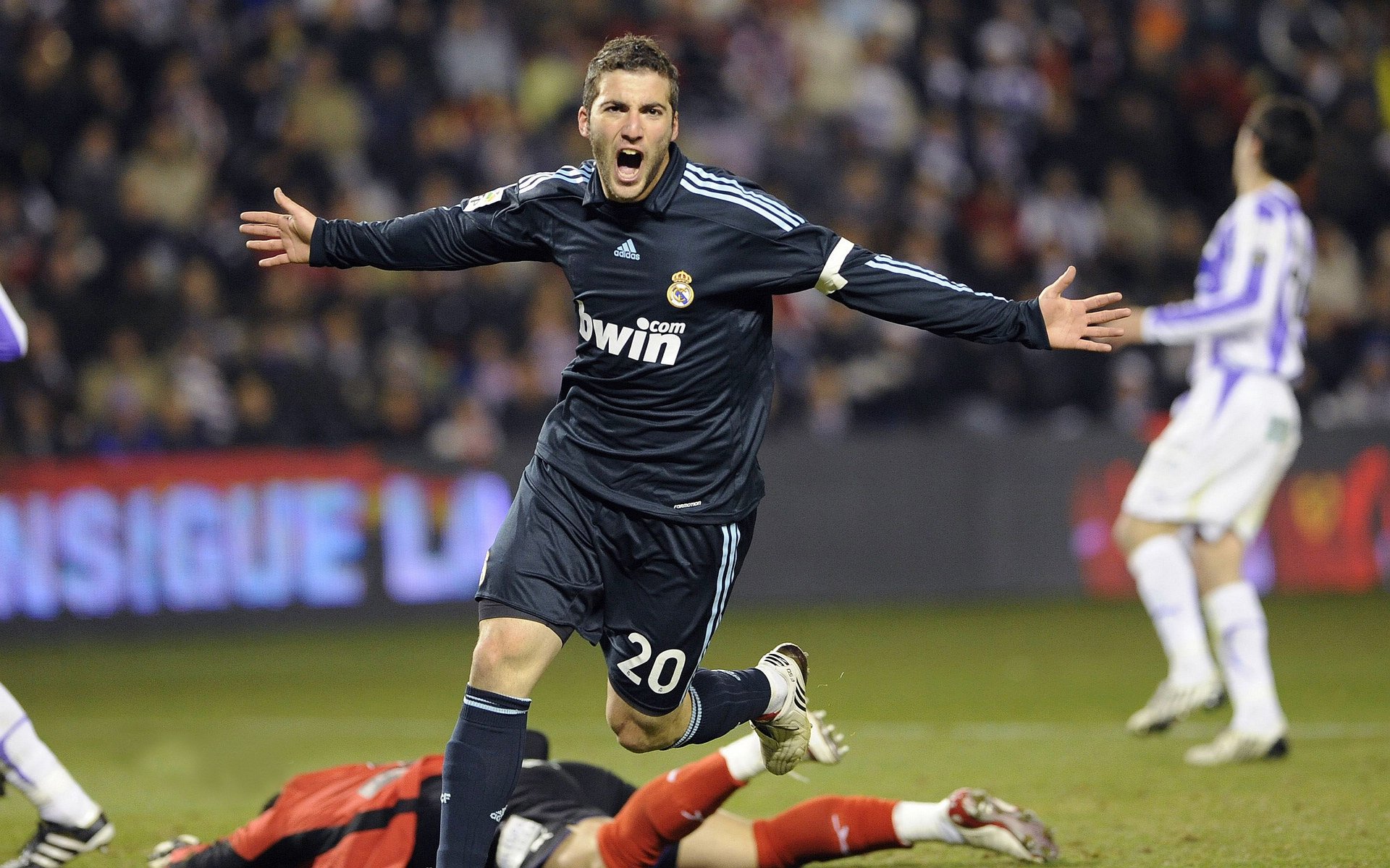 九游体育投注-“意甲新秀突破瓶颈，表现抢眼引发热议”，意甲新球衣2021