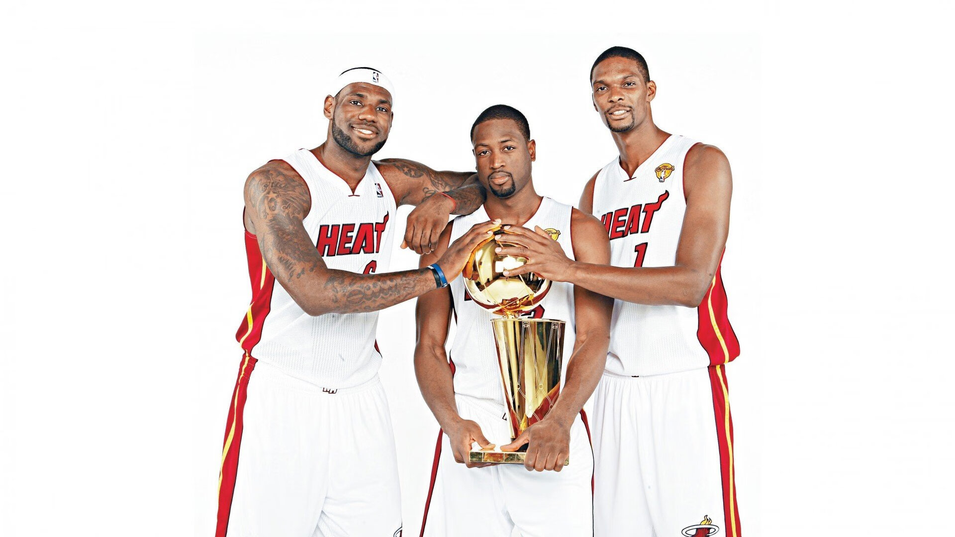 “詹姆斯生涯最经典对决盘点”,詹姆斯生涯充满传奇色彩的三次总决赛回顾